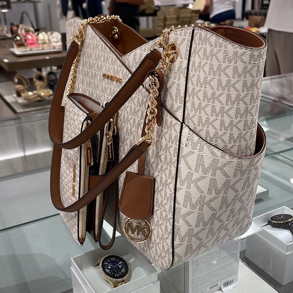 MICHAEL KORS LARGE X CHAIN SHOULDER TOTE 
& 
LARGE DOUBLE ZIP WALLET WRISTLET - Picture 3 of 16